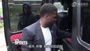 真亲了？此前哈特为76人招募詹皇：他说让我亲他的屁股😂